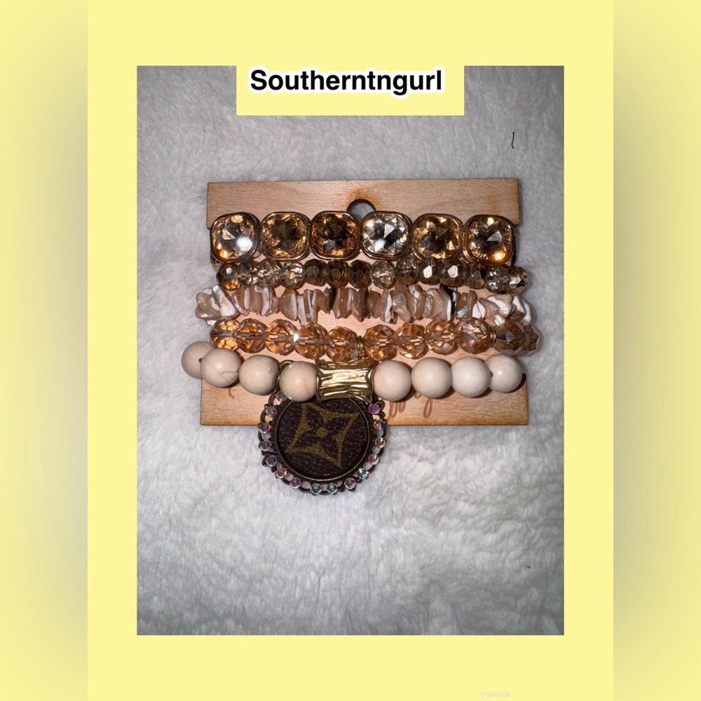 NWT KEEP IT GYPSY Up cycled 5 Stack Cream and Gold  Bracelet Set